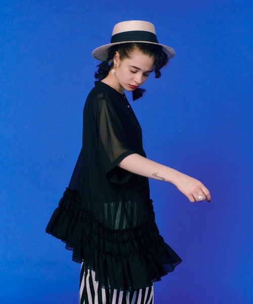 manana suerte(マニャーナスエルテ)の「ボリュームフリルシアーブラウス(シャツ/ブラウス・レディース・ブラック・FREE)」の4枚目の写真