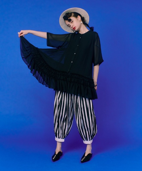 manana suerte(マニャーナスエルテ)の「ボリュームフリルシアーブラウス(シャツ/ブラウス・レディース・ブラック・FREE)」の11枚目の写真