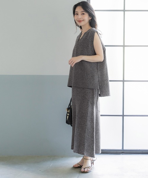 coca（coca）（コカ）の「【WEB限定セール】リネンライクVネックベスト＆スカートセット（セットアップ・レディース・チャコール・M/S/L）」の3枚目の写真