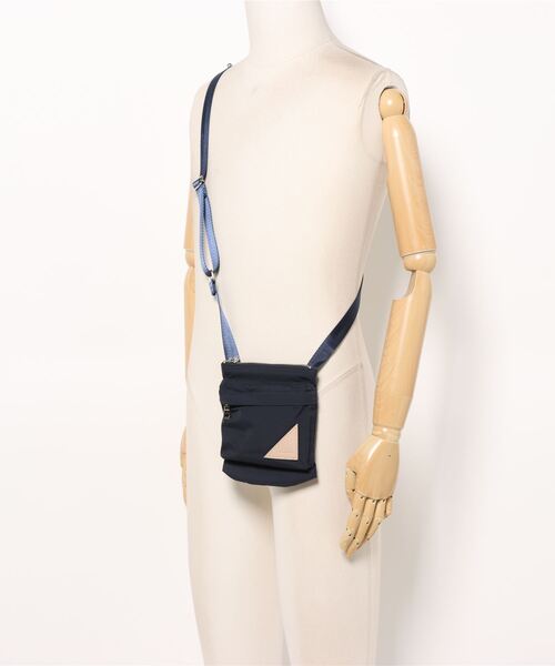 ADAM PATEK（アダムパテック）の「ADAM PATEK/【Anza】BREATHATEC mini shoulderbag（ショルダーバッグ・メンズ・ネイビー/ブラック・ONESIZE）」の6枚目の写真