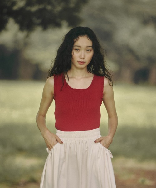 moi tytto(モイテュット)の「フリルニットタンクトップ(タンクトップ・レディース・レッド/ベージュ/ナチュラル・FREE)」の11枚目の写真