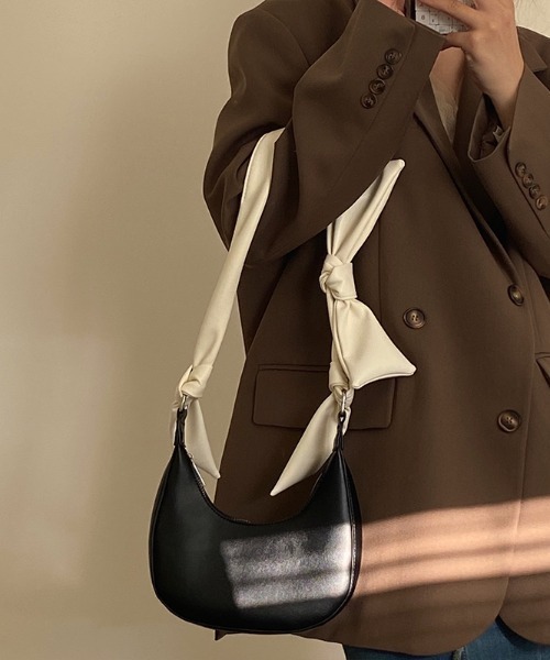 .KOM(ドットコム)の「A'GEM/9 × .kom 『.KOM/ドットケーオーエム』 リボンバッグ(ショルダーバッグ・レディース・ブラック・FREE)」の2枚目の写真