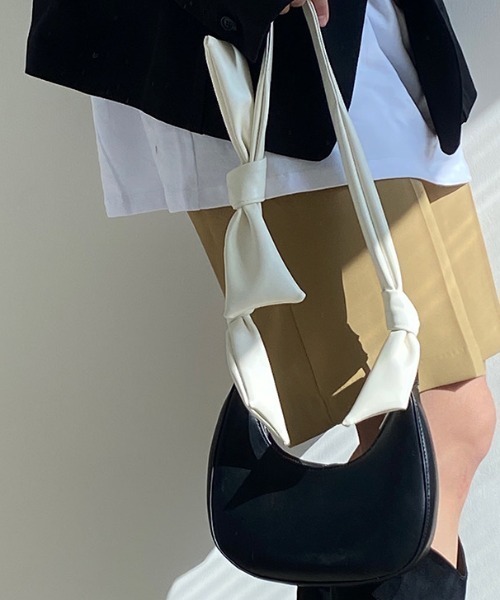 .KOM(ドットコム)の「A'GEM/9 × .kom 『.KOM/ドットケーオーエム』 リボンバッグ(ショルダーバッグ・レディース・ブラック・FREE)」の3枚目の写真