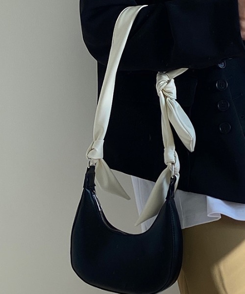 .KOM(ドットコム)の「A'GEM/9 × .kom 『.KOM/ドットケーオーエム』 リボンバッグ(ショルダーバッグ・レディース・ブラック・FREE)」の6枚目の写真