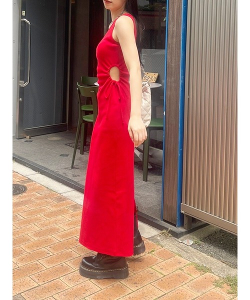 EVRIS(エヴリス)の「サイドオープンノースーリーブロングワンピース(ワンピース・レディース・レッド/ホワイト/ブラック・FREE)」の3枚目の写真