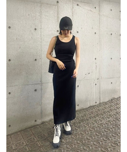 EVRIS(エヴリス)の「サイドオープンノースーリーブロングワンピース(ワンピース・レディース・レッド/ホワイト/ブラック・FREE)」の4枚目の写真