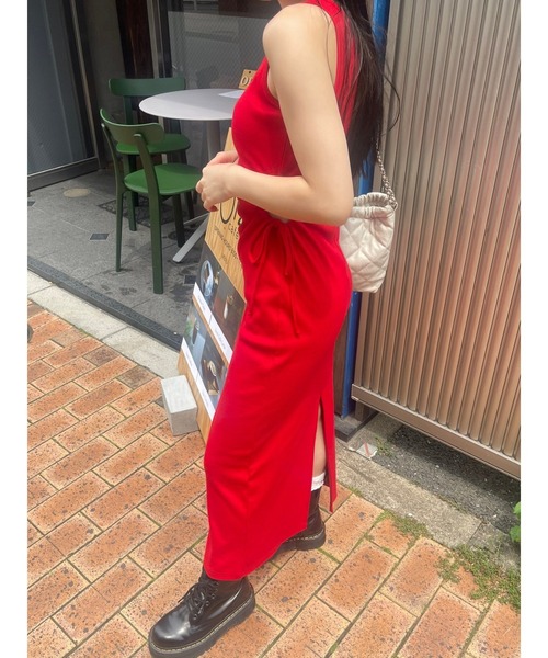 EVRIS(エヴリス)の「サイドオープンノースーリーブロングワンピース(ワンピース・レディース・レッド/ホワイト/ブラック・FREE)」の11枚目の写真