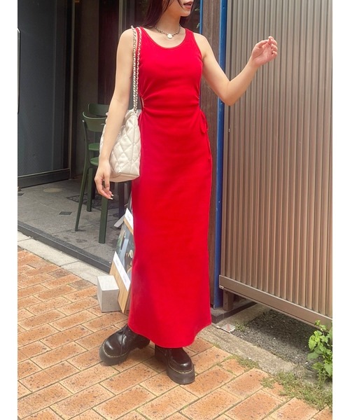 EVRIS(エヴリス)の「サイドオープンノースーリーブロングワンピース(ワンピース・レディース・レッド/ホワイト/ブラック・FREE)」の13枚目の写真