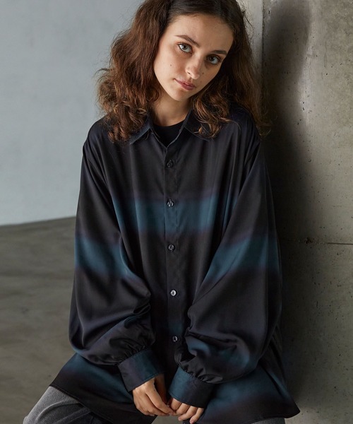 SERACE（セラス）の「【SERACE】Loose silhouette gradation balloon sleeve shirt / ルーズシルエットグラデーションバルーンスリーブシャツ（シャツ/ブラウス・メンズ・ブラック/ブルー・L/M）」の2枚目の写真
