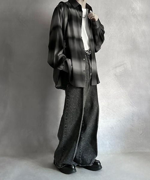 SERACE（セラス）の「【SERACE】Loose silhouette gradation balloon sleeve shirt / ルーズシルエットグラデーションバルーンスリーブシャツ（シャツ/ブラウス・メンズ・ブラック/ブルー・L/M）」の4枚目の写真