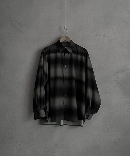 SERACE（セラス）の「【SERACE】Loose silhouette gradation balloon sleeve shirt / ルーズシルエットグラデーションバルーンスリーブシャツ（シャツ/ブラウス・メンズ・ブラック/ブルー・L/M）」の6枚目の写真