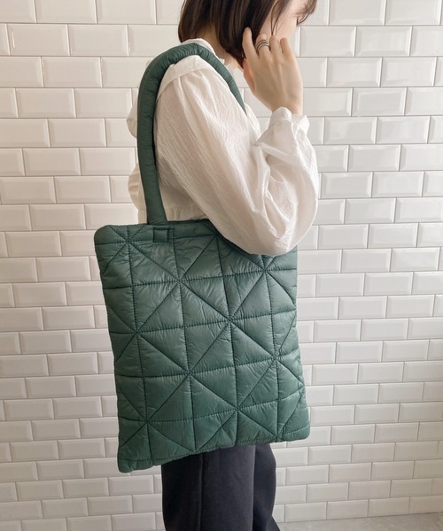 【コロチロ】ラウンドトートバッグL ナイロンオックスキルト　ブラック セール】ナイロン調 キルティング トートバッグ（トートバッグ