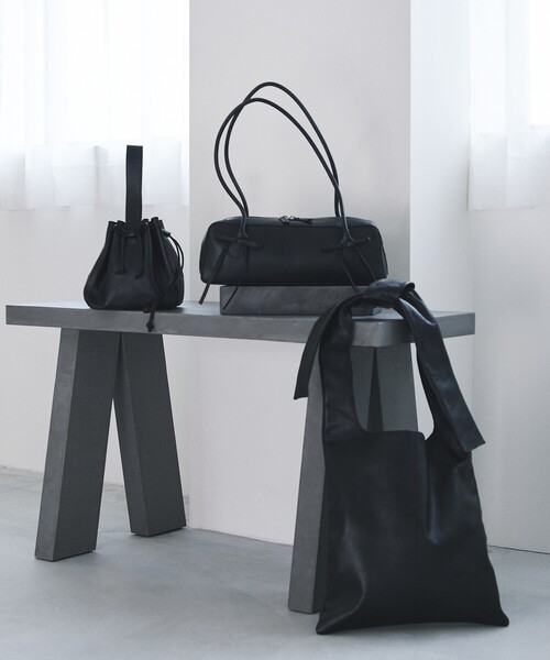 Firsthand(ファーストハンド)の「Firsthand/ファーストハンド レザーワンハンドルリボンバッグ / 防水レザー / 牛革(ハンドバッグ・レディース・ブラック・ONE SIZE)」の3枚目の写真