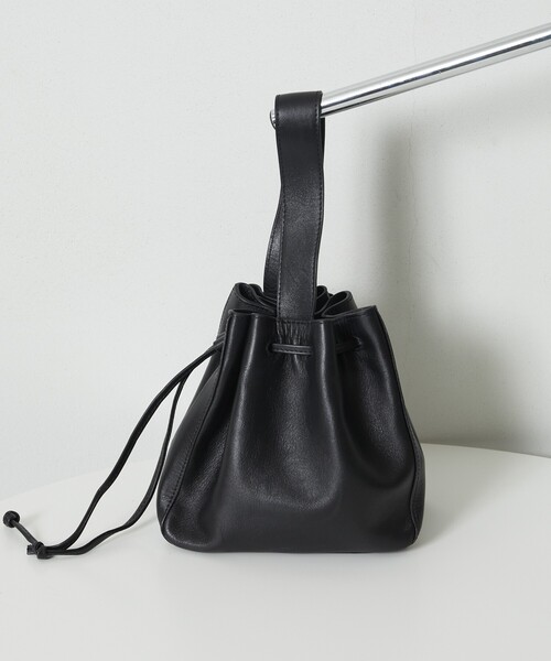 Firsthand(ファーストハンド)の「Firsthand/ファーストハンド レザーワンハンドルリボンバッグ / 防水レザー / 牛革(ハンドバッグ・レディース・ブラック・ONE SIZE)」の4枚目の写真