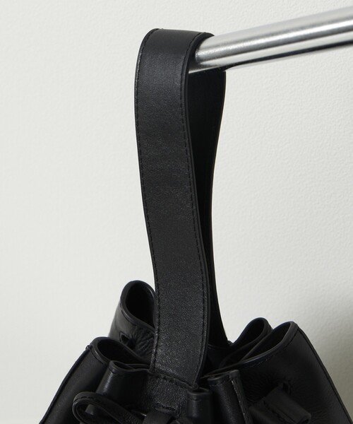 Firsthand(ファーストハンド)の「Firsthand/ファーストハンド レザーワンハンドルリボンバッグ / 防水レザー / 牛革(ハンドバッグ・レディース・ブラック・ONE SIZE)」の7枚目の写真