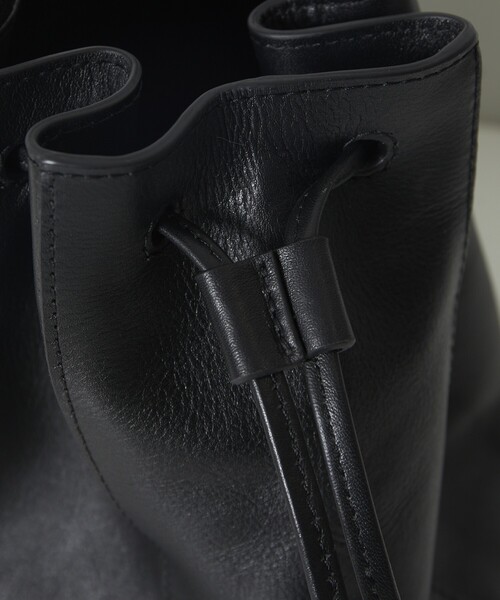 Firsthand(ファーストハンド)の「Firsthand/ファーストハンド レザーワンハンドルリボンバッグ / 防水レザー / 牛革(ハンドバッグ・レディース・ブラック・ONE SIZE)」の8枚目の写真