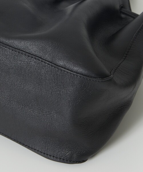 Firsthand(ファーストハンド)の「Firsthand/ファーストハンド レザーワンハンドルリボンバッグ / 防水レザー / 牛革(ハンドバッグ・レディース・ブラック・ONE SIZE)」の11枚目の写真