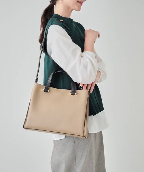 SHOO・LA・RUE(シューラルー)の「◆【2WAY/通勤/学校行事】一枚革風 三層ミドルトート(トートバッグ・レディース・ナチュラル/ブラック/ベージュ系4・00)」の12枚目の写真