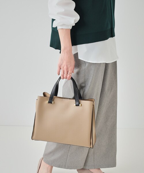 SHOO・LA・RUE(シューラルー)の「◆【2WAY/通勤/学校行事】一枚革風 三層ミドルトート(トートバッグ・レディース・ナチュラル/ブラック/ベージュ系4・00)」の10枚目の写真