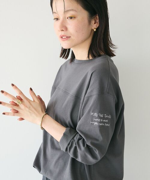 CRAFT STANDARD BOUTIQUE(クラフトスタンダードブティック)の「ワンポイント刺繍長袖チュニック(Tシャツ/カットソー・レディース・ブラック/ホワイト/チャコールグレー/ブラウン・FREE)」の1枚目の写真