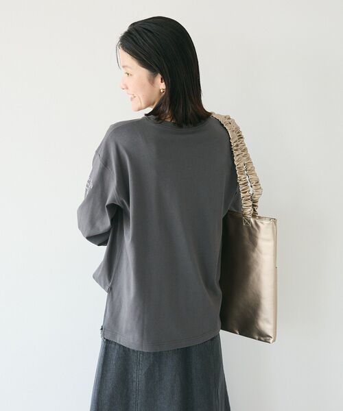 CRAFT STANDARD BOUTIQUE(クラフトスタンダードブティック)の「ワンポイント刺繍長袖チュニック(Tシャツ/カットソー・レディース・ブラック/ホワイト/チャコールグレー/ブラウン・FREE)」の18枚目の写真