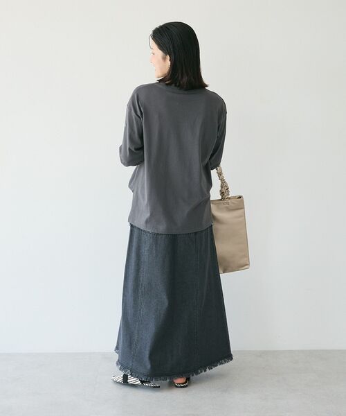CRAFT STANDARD BOUTIQUE(クラフトスタンダードブティック)の「ワンポイント刺繍長袖チュニック(Tシャツ/カットソー・レディース・ブラック/ホワイト/チャコールグレー/ブラウン・FREE)」の21枚目の写真
