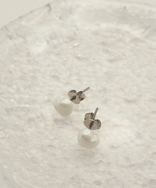 ciite' surgical stainless(シーテサージカルステンレス)の「【 金属アレルギー対応 】 ぷっくりハートピアス サージカルステンレス (両耳用)(ピアス(両耳用)・レディース・ホワイト・FREE)」の13枚目の写真