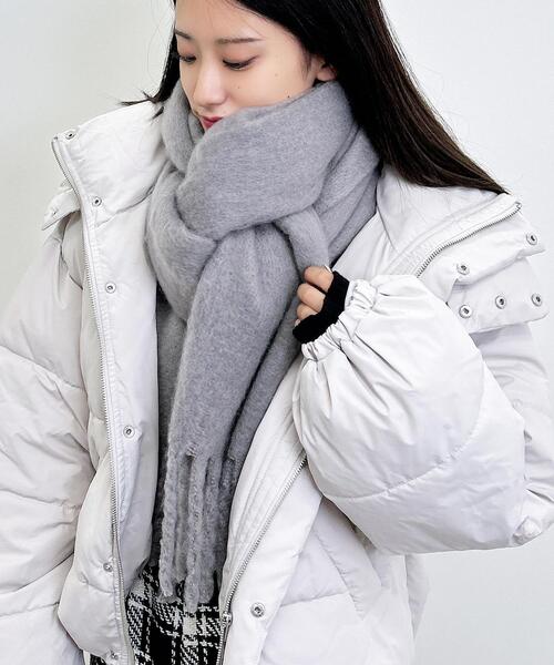 INGNI（イング）の「フリンジボリュームストール（ストール/ショール・レディース・サックスブルー/オフホワイト/ブルー/グレー/ベージュ/ピンク/ピンク系・ONE SIZE）」の3枚目の写真