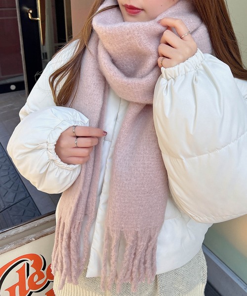 INGNI（イング）の「フリンジボリュームストール（ストール/ショール・レディース・サックスブルー/オフホワイト/ブルー/グレー/ベージュ/ピンク/ピンク系・ONE SIZE）」の7枚目の写真