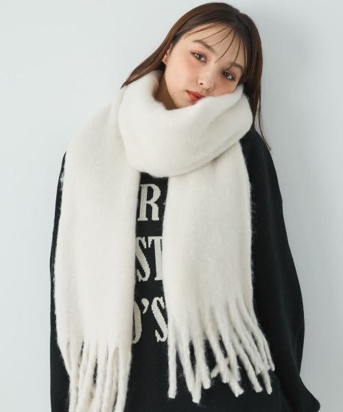 INGNI（イング）の「フリンジボリュームストール（ストール/ショール・レディース・サックスブルー/オフホワイト/ブルー/グレー/ベージュ/ピンク/ピンク系・ONE SIZE）」の18枚目の写真