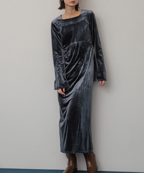 SENSE OF PLACE by URBAN RESEARCH（センスオブプレイスバイアーバンリサーチ）の「キリカエベロアワンピース（ワンピース・レディース・モカ/ブラック/チャコールグレー・S/ONE）」の3枚目の写真