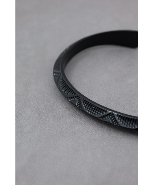 AZUL by moussy(アズールバイマウジー)の「ネイティブバングル(ブレスレット・メンズ・ブラック/シルバー・FREE)」の11枚目の写真