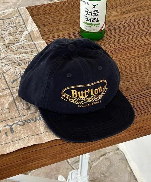 Vipoa（ヴィポア）の「Button ロゴ刺繍キャップ（キャップ・レディース・ネイビー・FREE）」の5枚目の写真