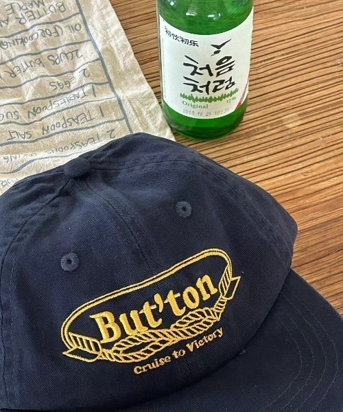 Vipoa(ヴィポア)の「Button ロゴ刺繍キャップ(キャップ・レディース・ネイビー・FREE)」の22枚目の写真