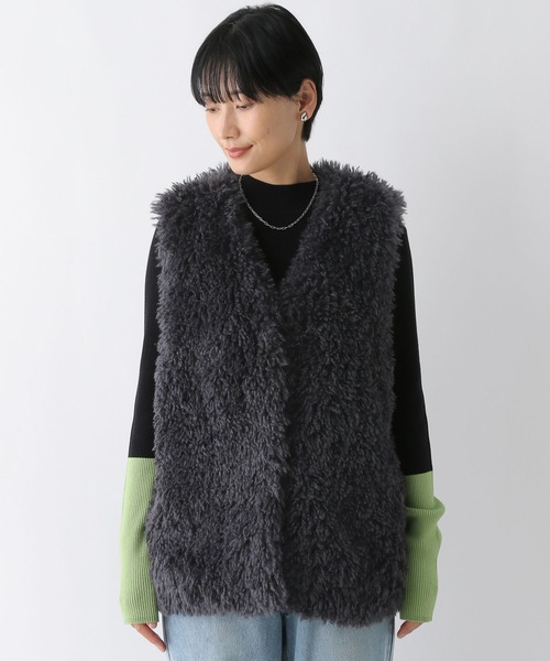 LEPSIM（レプシィム）の「カーリーファーベスト　242716（ベスト・レディース・チャコールグレー/グレイッシュベージュ・FREE）」の5枚目の写真