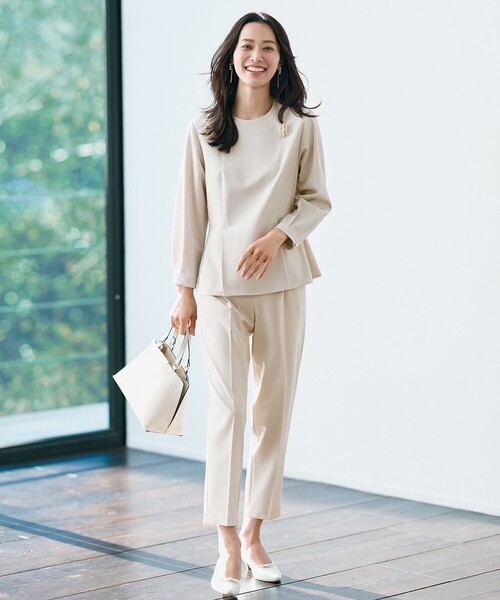 ANY（エニィ）の「【ストレッチ/セットアップ可】イージーケアペプラムブラウス（シャツ/ブラウス・レディース・ネイビー系/ベージュ系・2/3）」の12枚目の写真