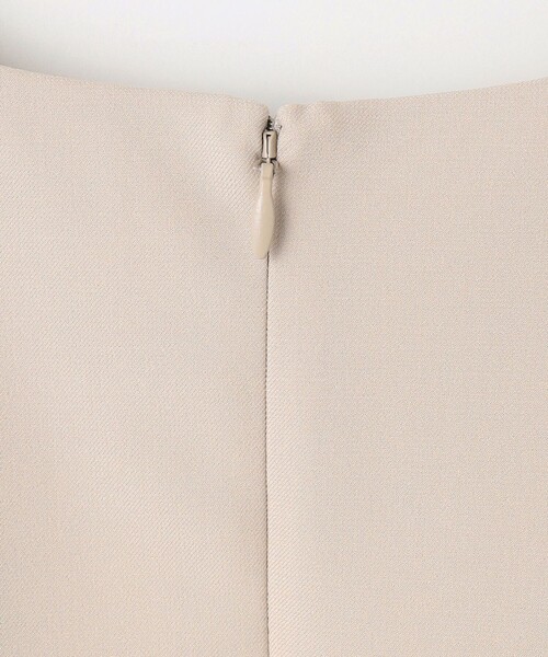 ANY（エニィ）の「【ストレッチ/セットアップ可】イージーケアペプラムブラウス（シャツ/ブラウス・レディース・ネイビー系/ベージュ系・2/3）」の20枚目の写真