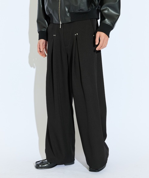 Lui's(ルイス)の「【Neucon/ニューコン】タックリベットデザインワイドフレアスラックス(その他パンツ・メンズ・ブラック/グレー・1/2)」の6枚目の写真