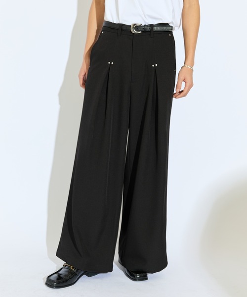 Lui's(ルイス)の「【Neucon/ニューコン】タックリベットデザインワイドフレアスラックス(その他パンツ・メンズ・ブラック/グレー・1/2)」の4枚目の写真