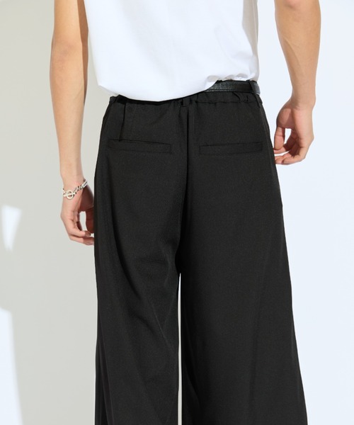 Lui's(ルイス)の「【Neucon/ニューコン】タックリベットデザインワイドフレアスラックス(その他パンツ・メンズ・ブラック/グレー・1/2)」の16枚目の写真