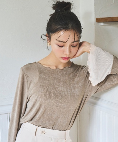 mil（ミル）の「フレアスリーブ シアーベロアトップス（Tシャツ/カットソー・レディース・アイボリー/モカ/ブラック・S/XS）」の2枚目の写真