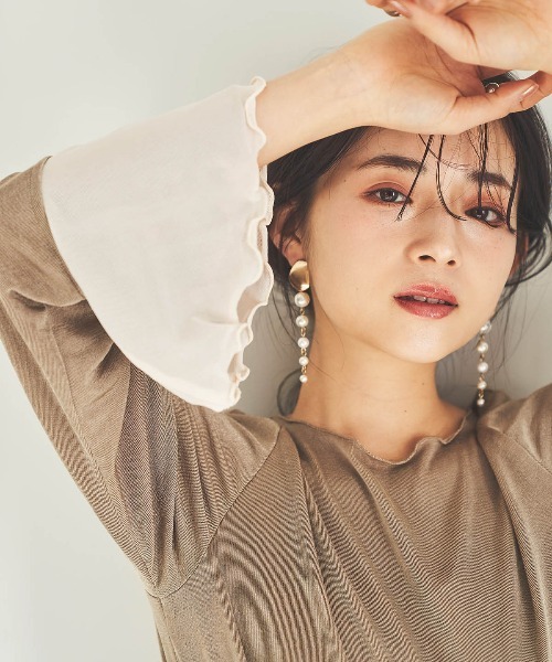 mil（ミル）の「フレアスリーブ シアーベロアトップス（Tシャツ/カットソー・レディース・アイボリー/モカ/ブラック・S/XS）」の4枚目の写真