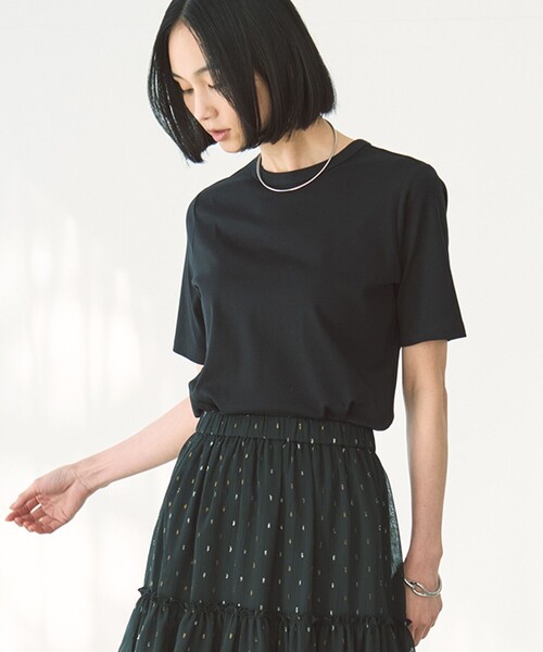 UNFILO（アンフィーロ）の「BEAUTYFORM-Tコットン ベーシックTシャツ（Tシャツ/カットソー・レディース・ブラック系/グレー系/ブラック系1/ピンク系/ベージュ系/ホワイト系・LARGE/MEDIUM/SMALL）」の17枚目の写真