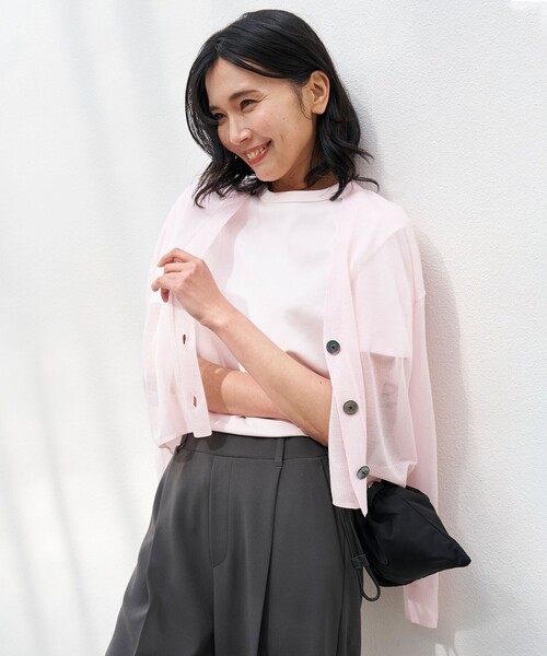 UNFILO（アンフィーロ）の「BEAUTYFORM-Tコットン ベーシックTシャツ（Tシャツ/カットソー・レディース・ブラック系/グレー系/ブラック系1/ピンク系/ベージュ系/ホワイト系・LARGE/MEDIUM/SMALL）」の22枚目の写真