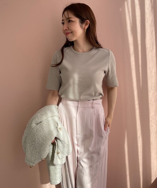 UNFILO(アンフィーロ)の「BEAUTYFORM-Tコットン ベーシックTシャツ(Tシャツ/カットソー・レディース・ブラック系/グレー系/ブラック系1/ピンク系/ベージュ系/ホワイト系・LARGE/MEDIUM/SMALL)」の18枚目の写真