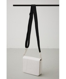 AZUL by moussy（アズールバイマウジー）の「ロゴエンボスショルダーバッグ（ショルダーバッグ・メンズ）」