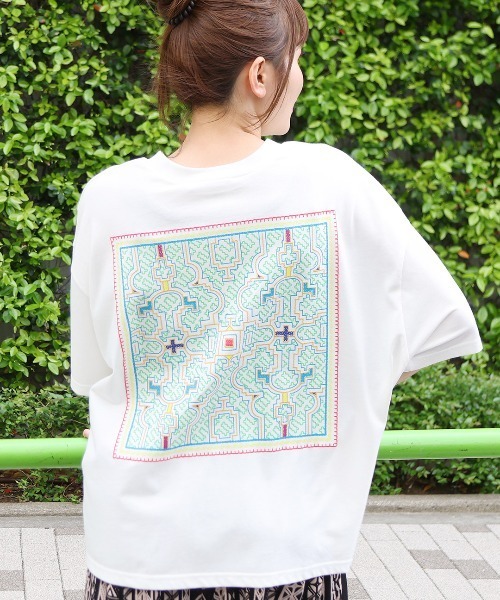 チチカカ（チチカカ）の「エンブロイダリータッチシピボプリントＴシャツ（Tシャツ/カットソー・レディース・パープル/ブラック/オフホワイト・FREE）」の2枚目の写真