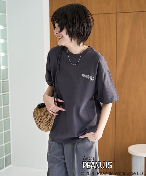 FREAK'S STORE（フリークスストア）の「限定展開/別注/PEANUTS/ピーナッツ/バック 刺繍 半袖 Tシャツ（Tシャツ/カットソー・レディース・サックスブルー/オフホワイト/ライトグレー/スミクロ/オレンジ・SMALL/MEDIUM/LARGE）」の13枚目の写真