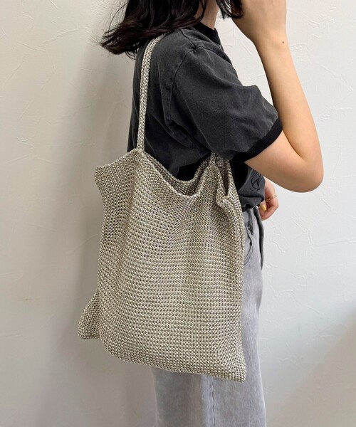 fredy emue（フレディエミュ）の「ラメ糸編みトートバッグ（トートバッグ・レディース・シルバー/ブラック・FREE）」の3枚目の写真