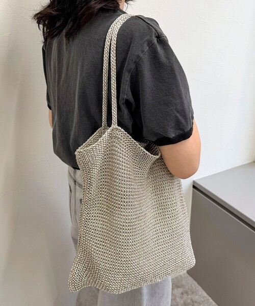 fredy emue（フレディエミュ）の「ラメ糸編みトートバッグ（トートバッグ・レディース・シルバー/ブラック・FREE）」の5枚目の写真